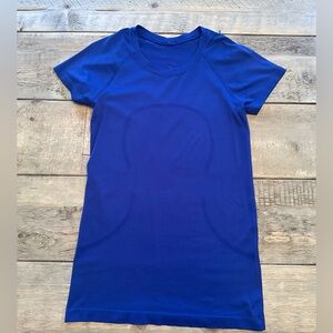 Lululemon Swiftly Tech Short Sleeve Shirt in Larkspur Sz 6